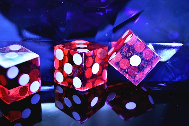 Gambling og psykologi: Hvorfor bliver vi fanget af spillet?
